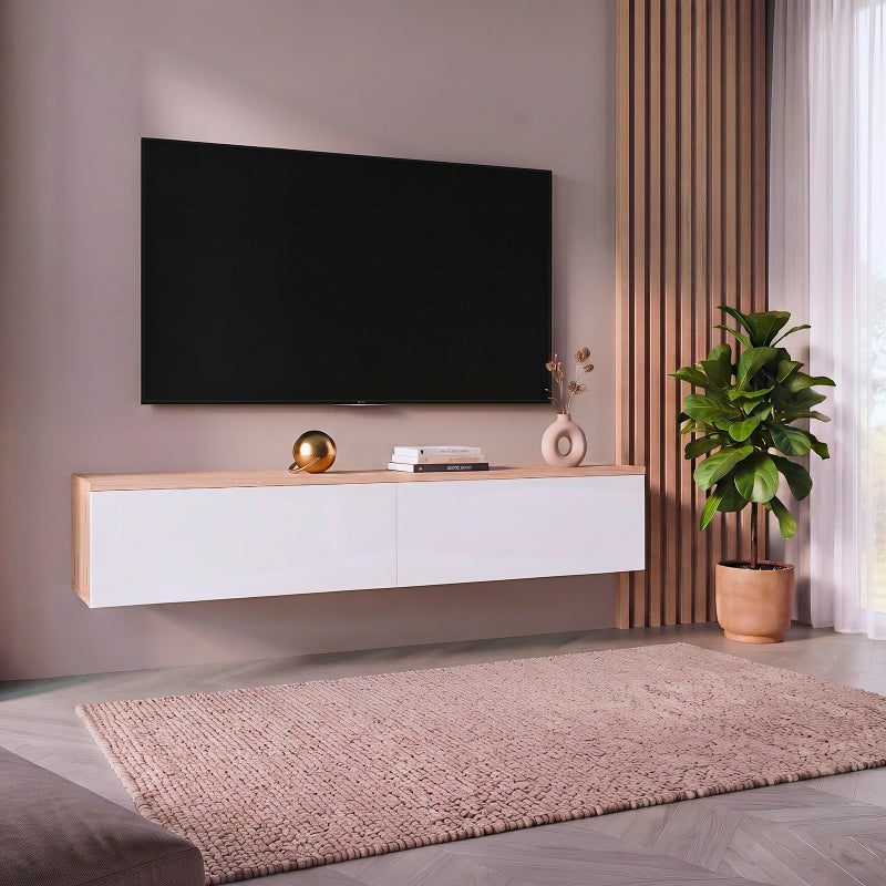 Meuble TV suspendu blanc et bois Nils fixé au mur avec télévision installée